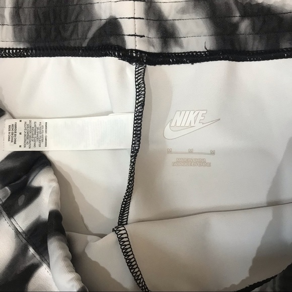 Nike Womens Sportswear thick Gym black/white Leggings sz Medium - Picture 4 of 11